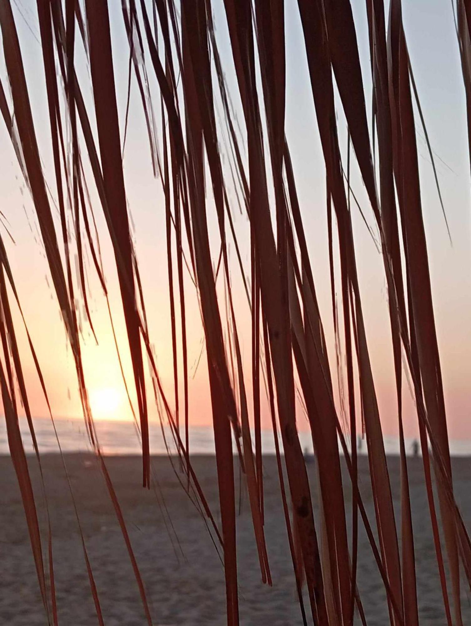 Sunset Apartment Rodhina Bagian luar foto